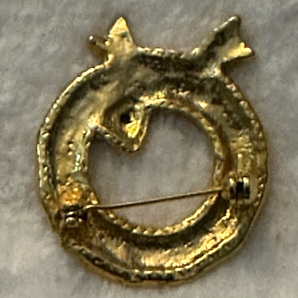 Christmas Wreath Gold Tone Brooch/ Pin - Picture 3 of 3